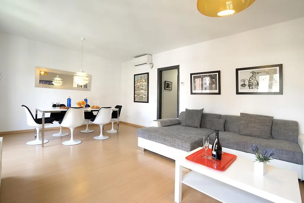 Friendly Rentals Living Comfort Barcelona Apartment